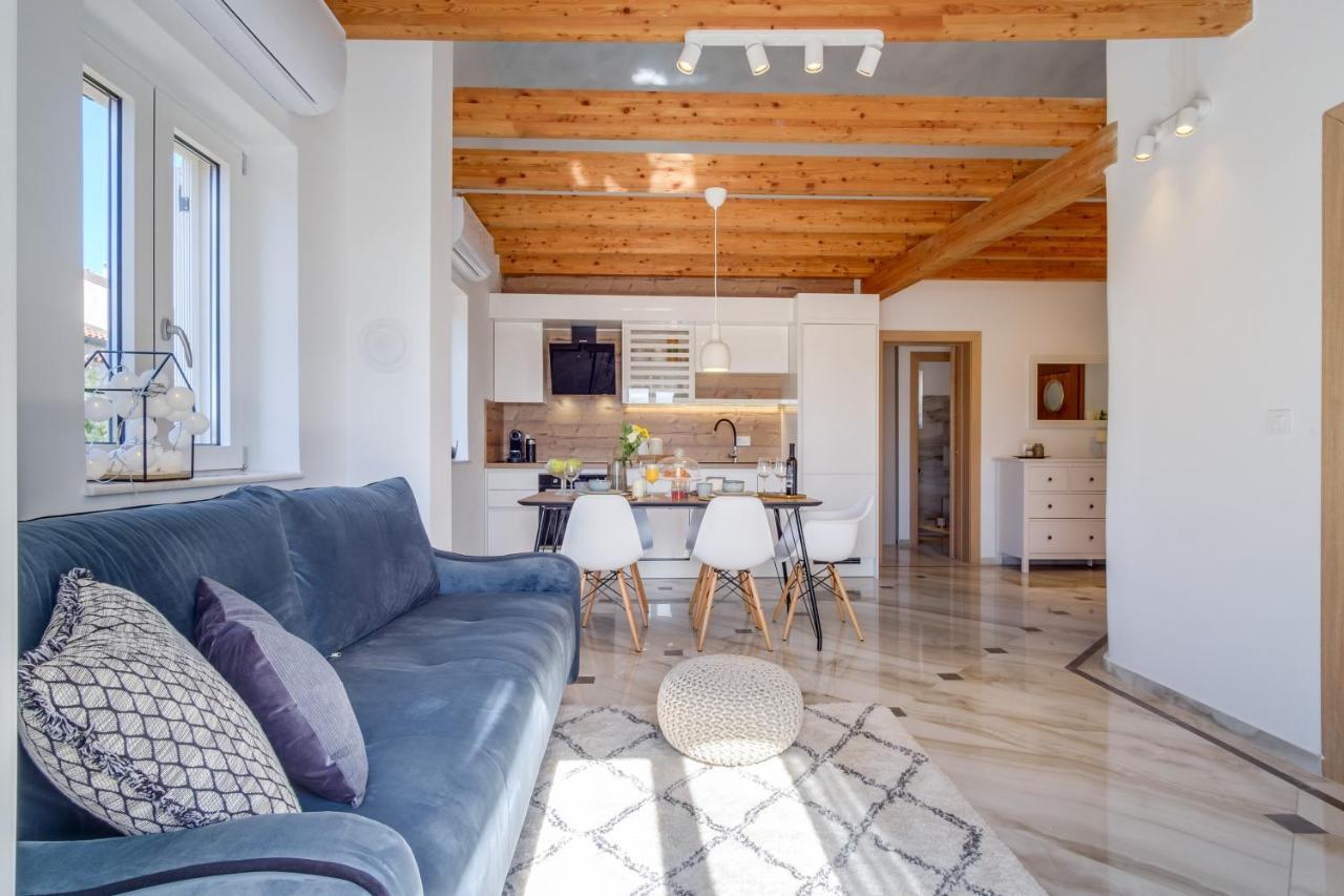 Lucica 360 Sea View Apartment