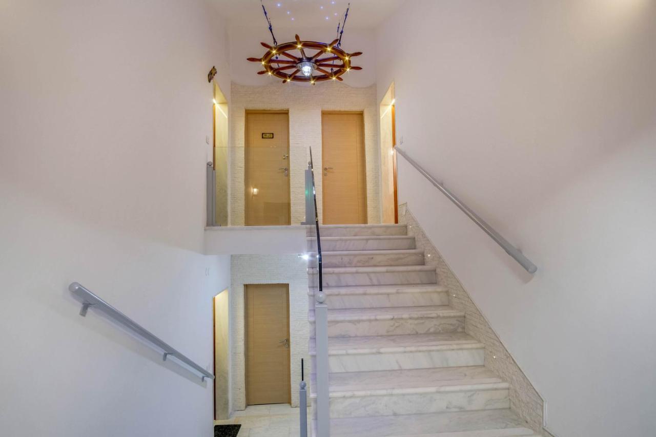 Lucica 360 Sea View Apartment *