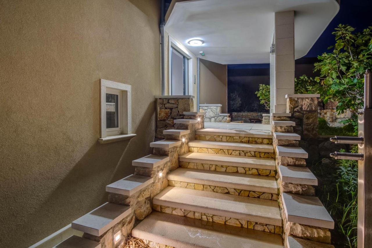 Apartment Lucica 360 Sea View